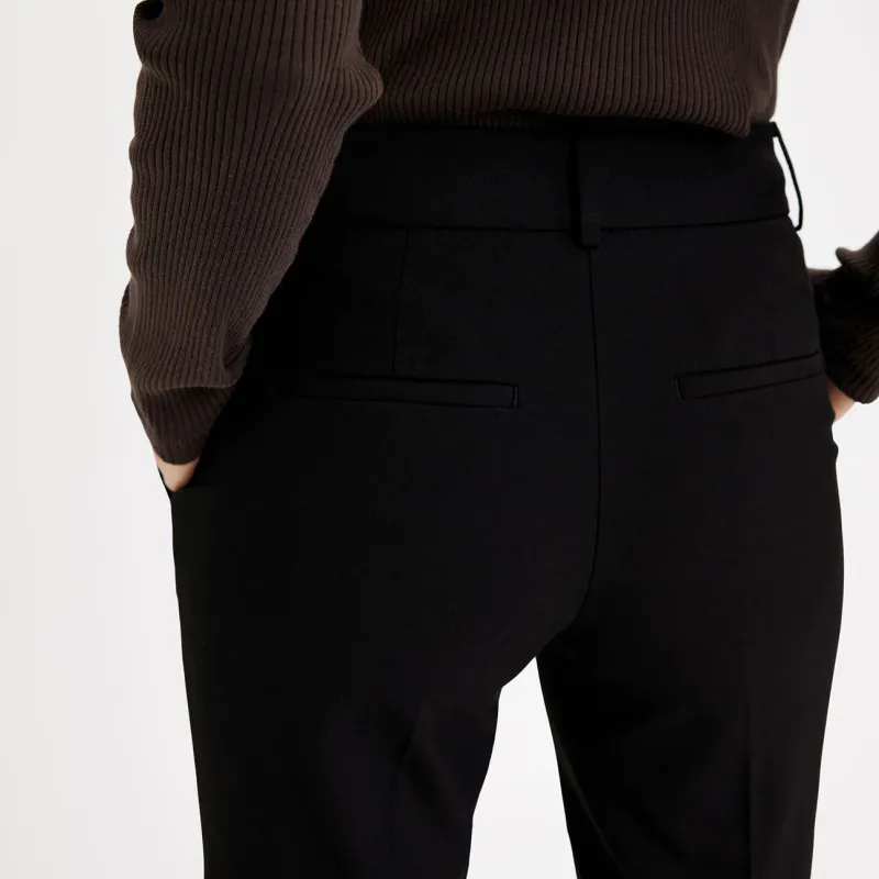Clara 285 Black